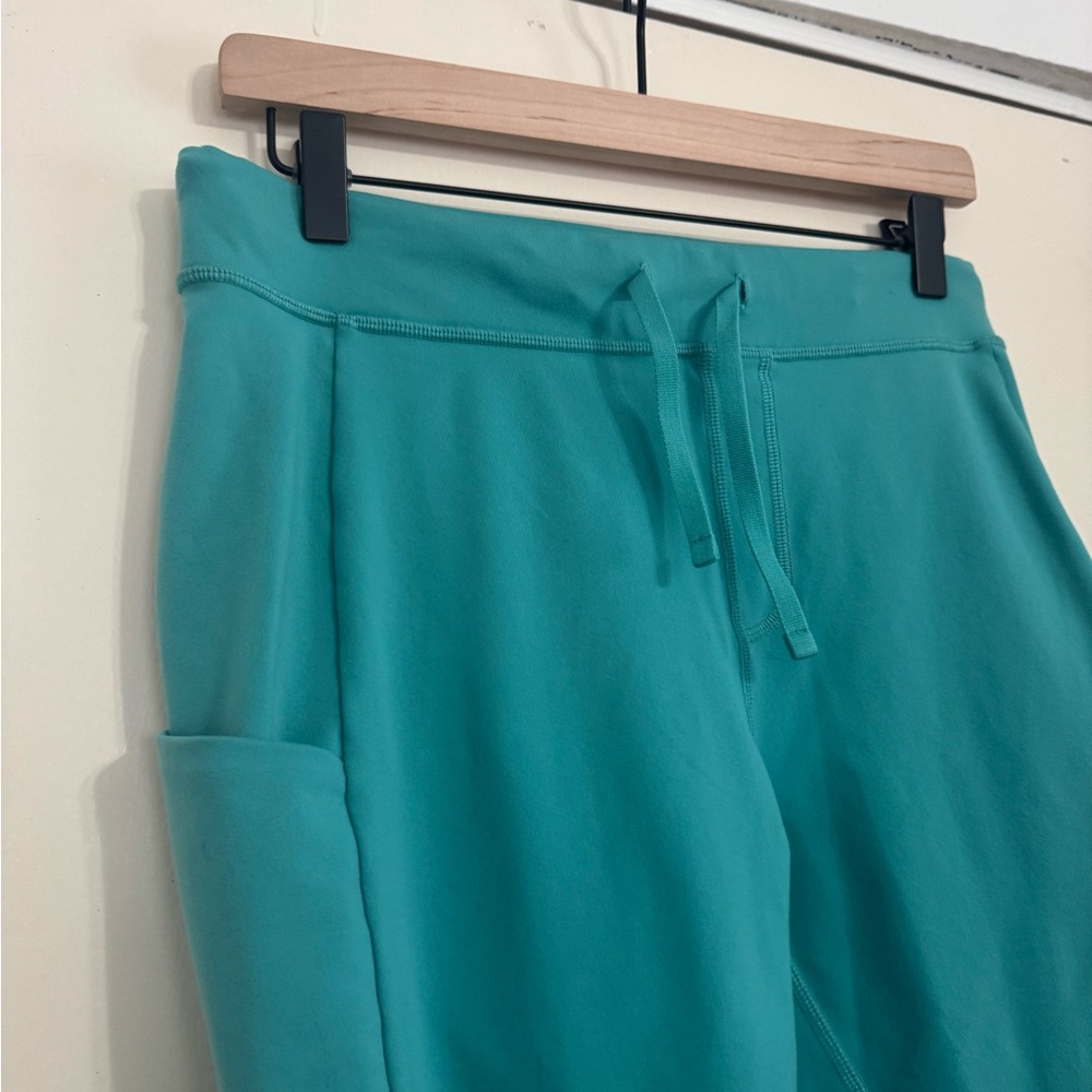 ALO Yoga Teal Apparel - Picture 4 of 9